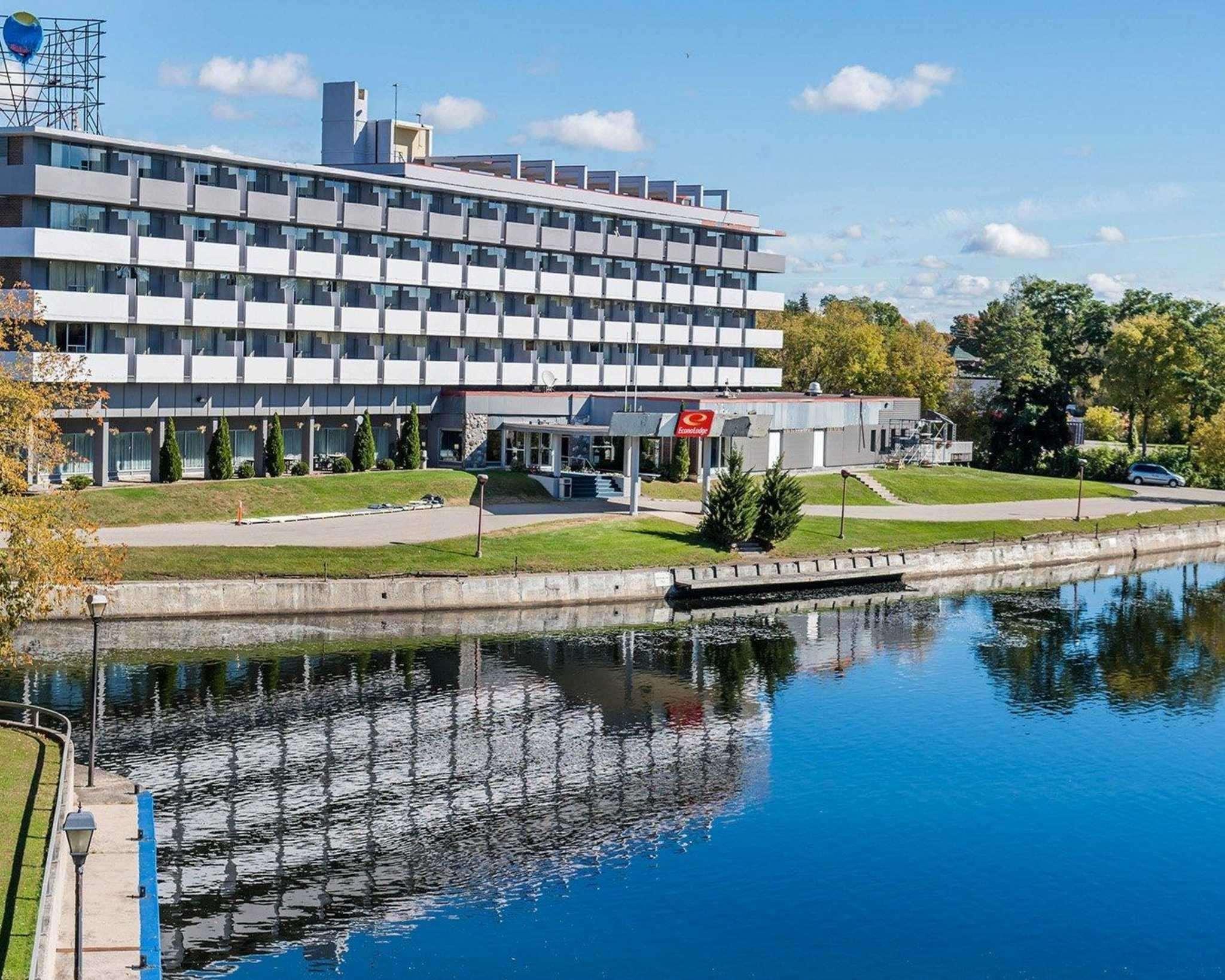 Econo Lodge Smiths Falls Exterior photo