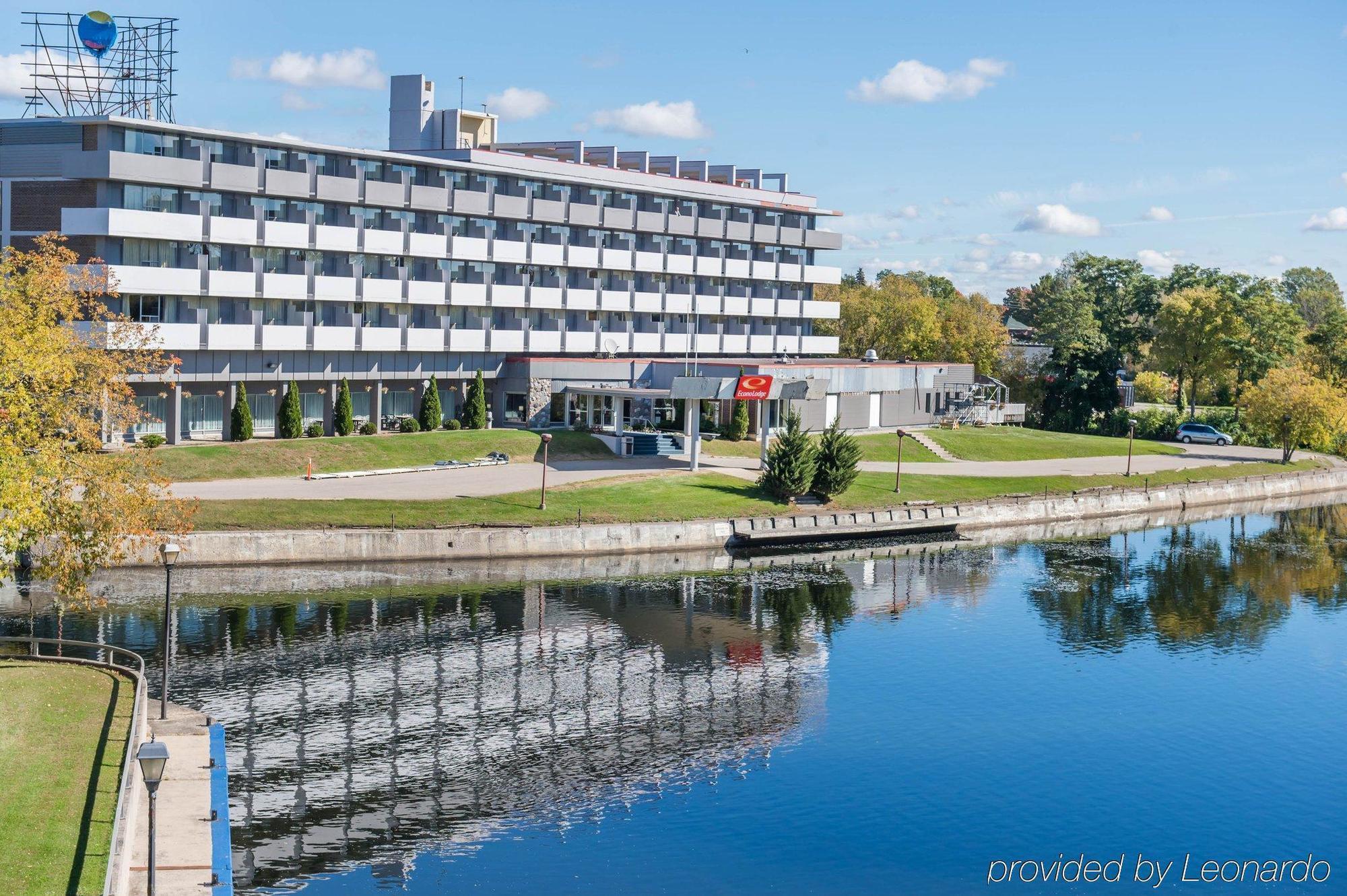 Econo Lodge Smiths Falls Exterior photo